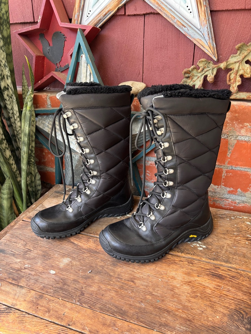UGG Kintla Lace Up Quilted Leather Waterproof Boots 1002148 Women’s Size 8